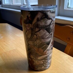 YETI Camouflage Aluminum Tumbler 24 oz pre-owned